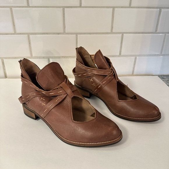 JOYFOLIE 8.5 Oralie woman leather bohemian western handmade strappy ankle bootie - Picture 2 of 10